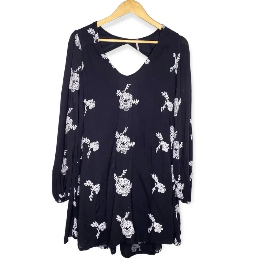 Free People Black White Gauze Boho Floral Embroidered Mini Dress Size XS